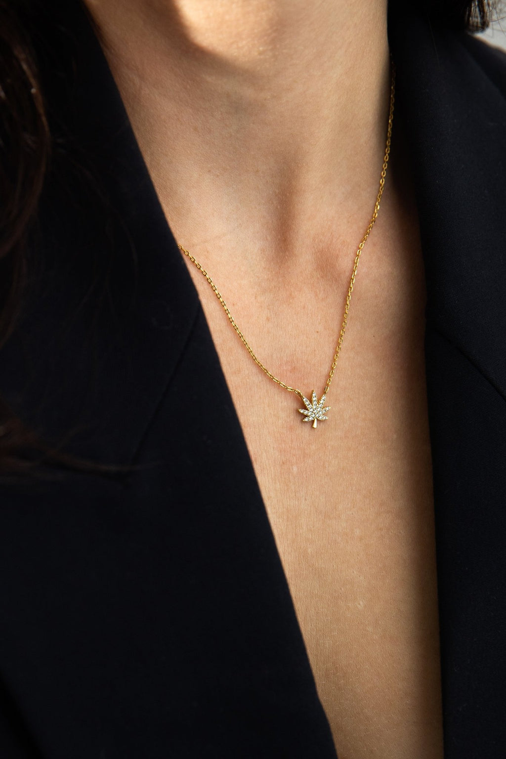 18K GOLD CANNABIS LEAF NECKLACE The Kush Girls