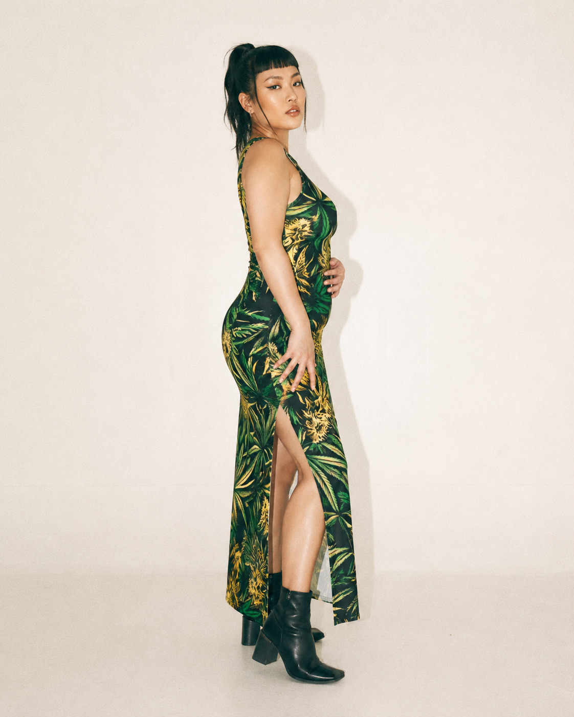 Bud print sleeveless long dress, back view on model