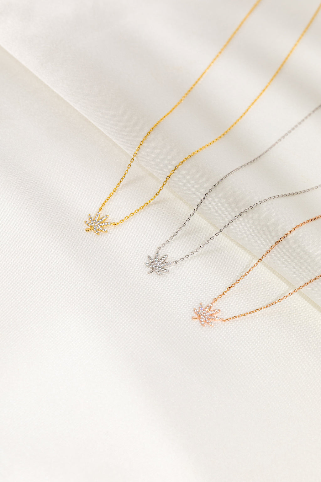 18K GOLD CANNABIS LEAF NECKLACE The Kush Girls