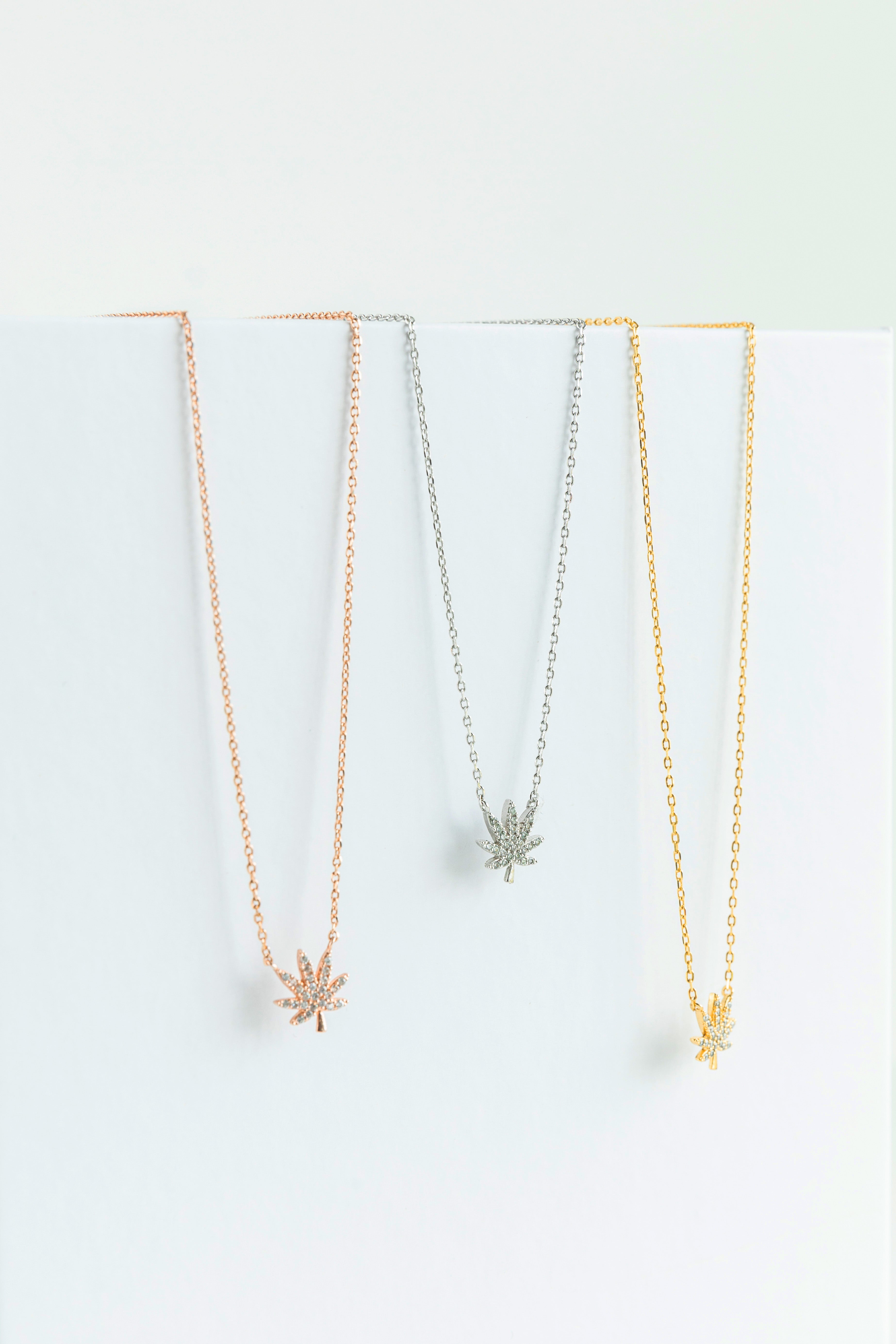 18K GOLD CANNABIS LEAF NECKLACE The Kush Girls