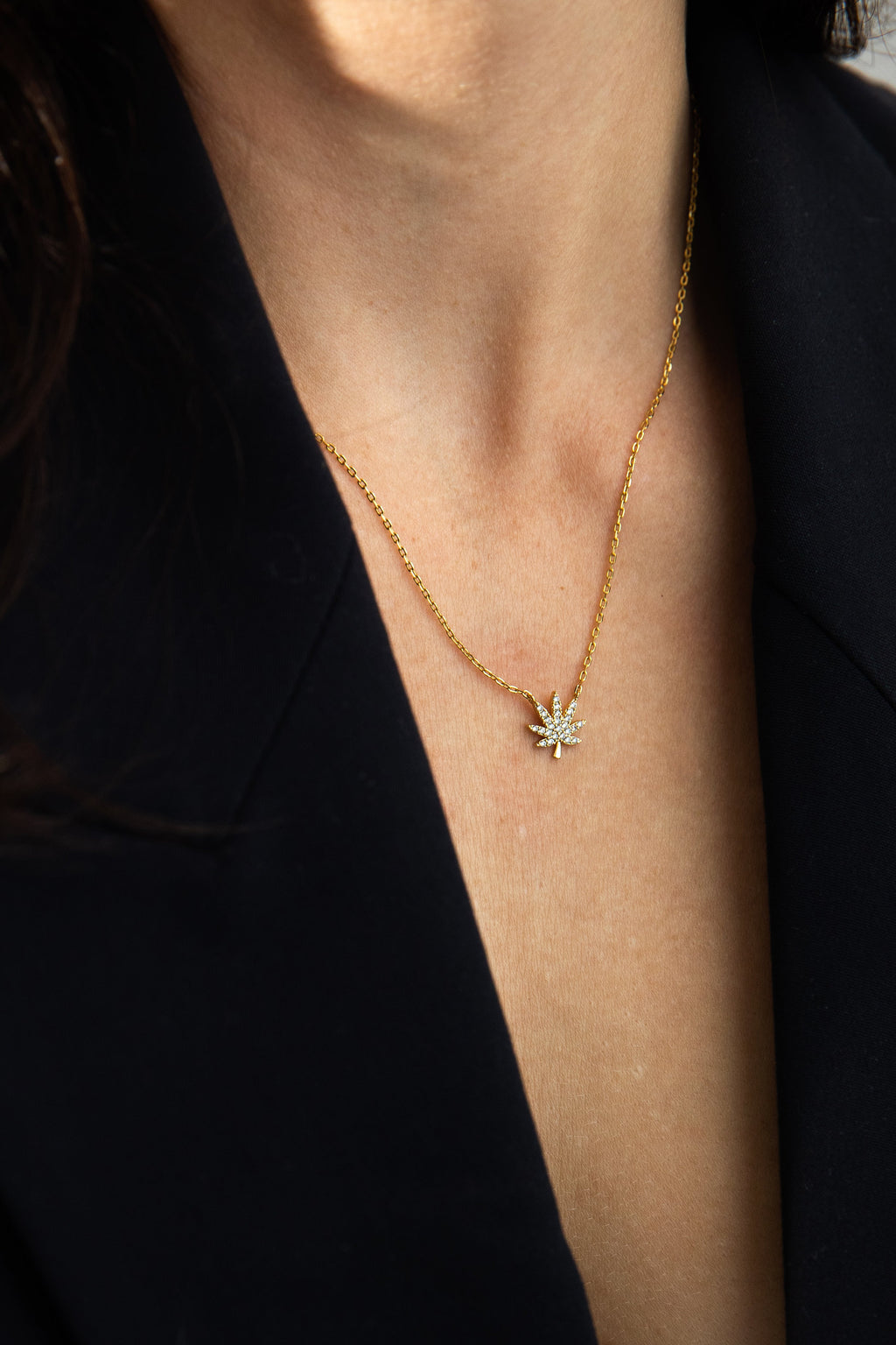 18K GOLD CANNABIS LEAF NECKLACE The Kush Girls