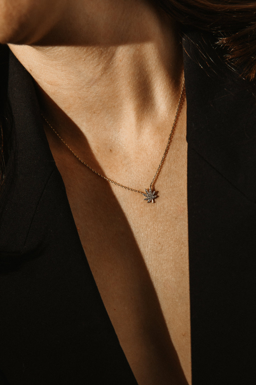 SILVER CANNABIS LEAF NECKLACE The Kush Girls
