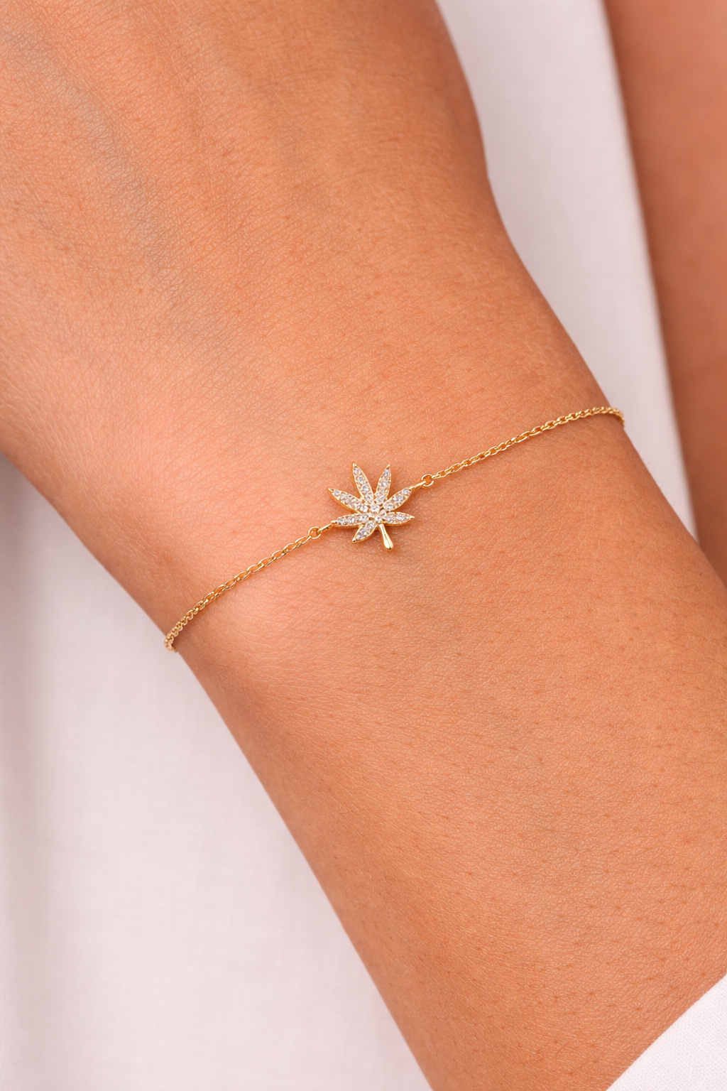 18K GOLD CANNABIS LEAF BRACELET The Kush Girls