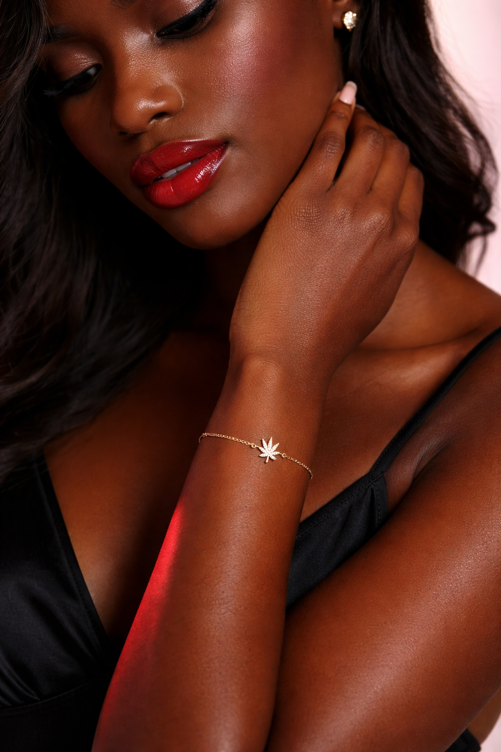 18K GOLD CANNABIS LEAF BRACELET The Kush Girls