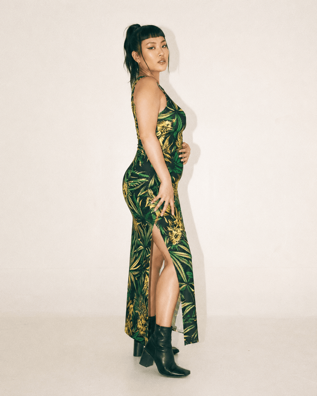Bud print sleeveless long dress, back view on model