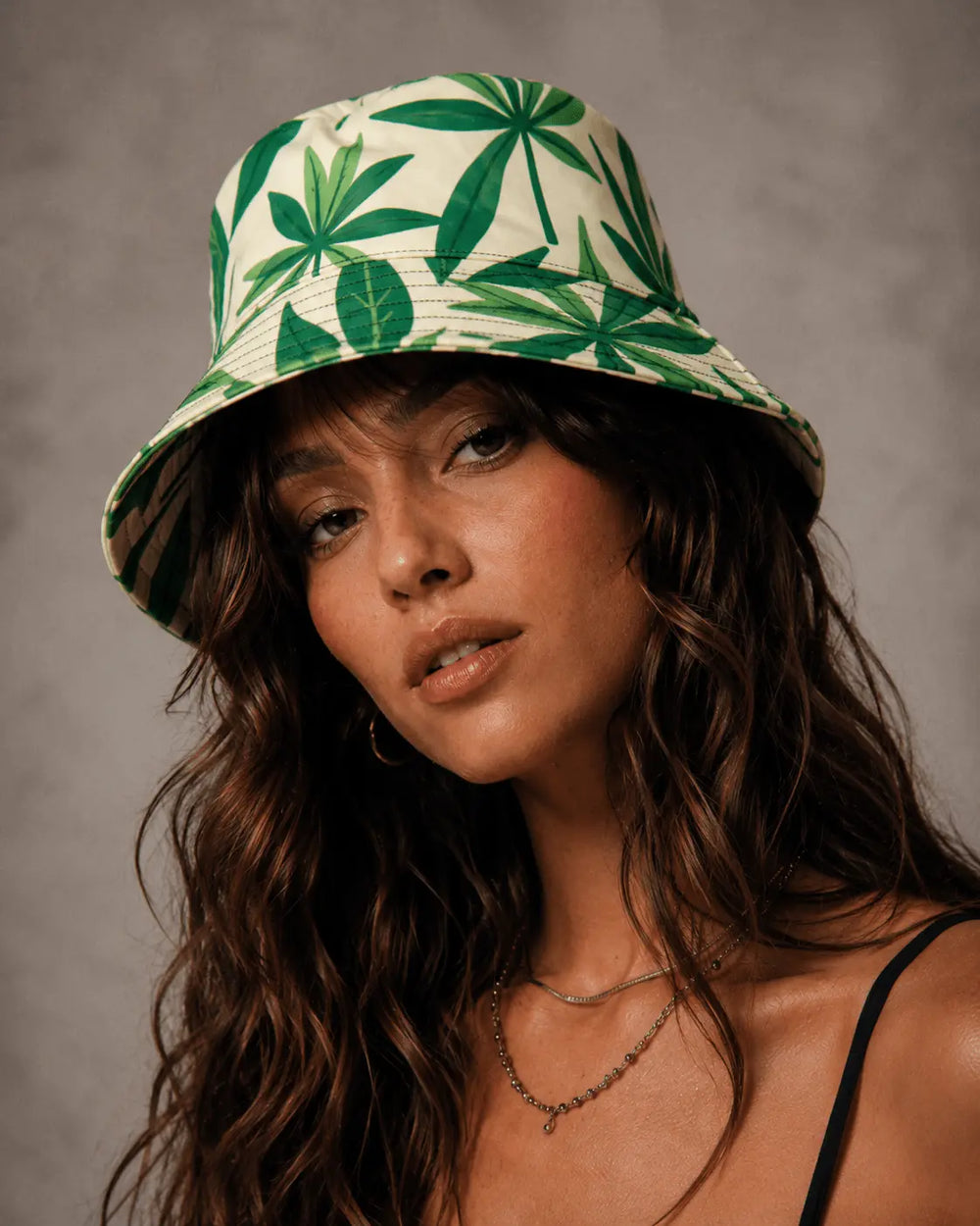 Sombrero de cubo de hierba