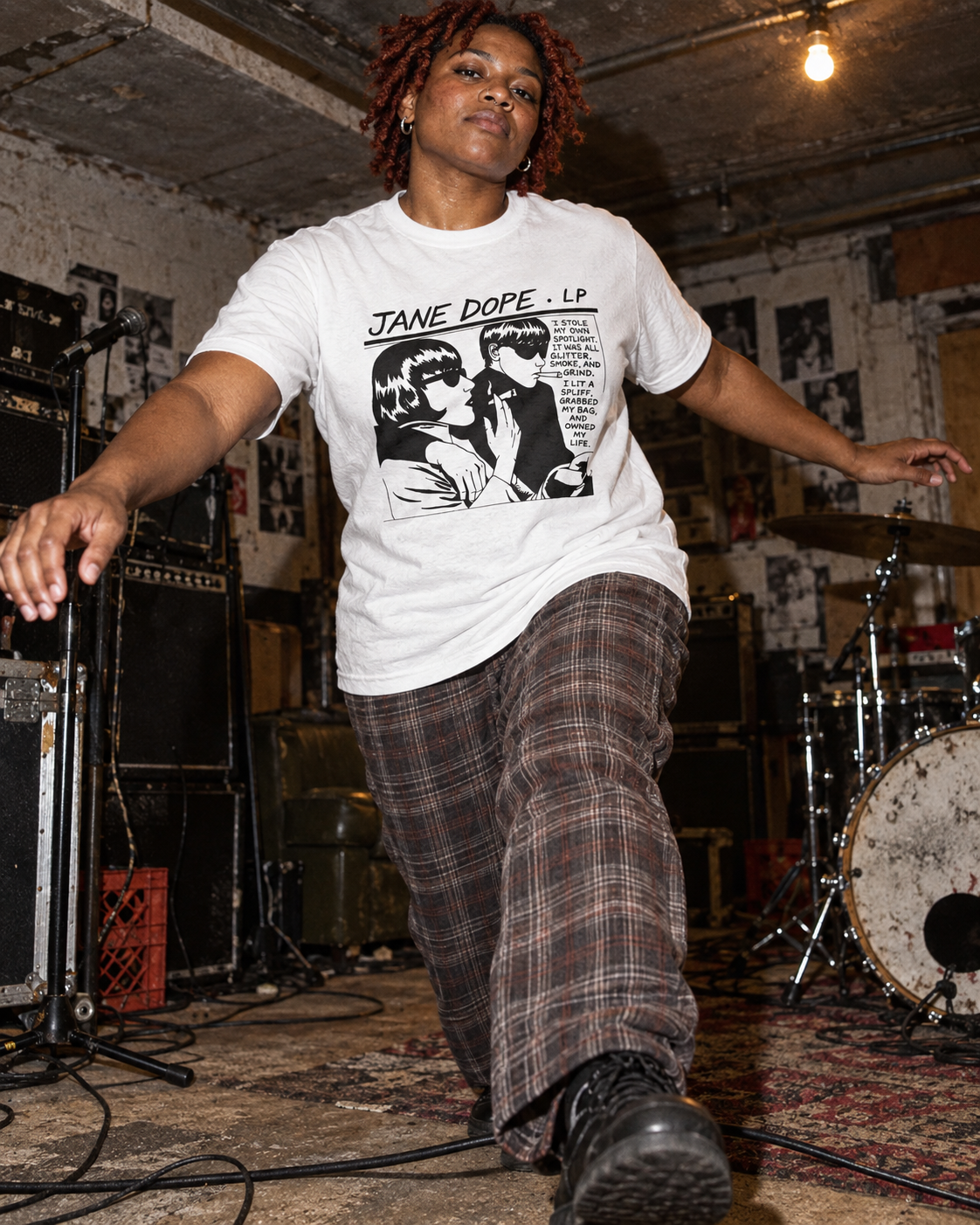 GOO T Rock T-Shirt size XL styling illustration with the front graphic in a grunge rehearsal room