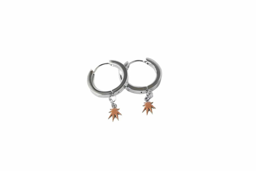 Aretes de aro con dije de hoja