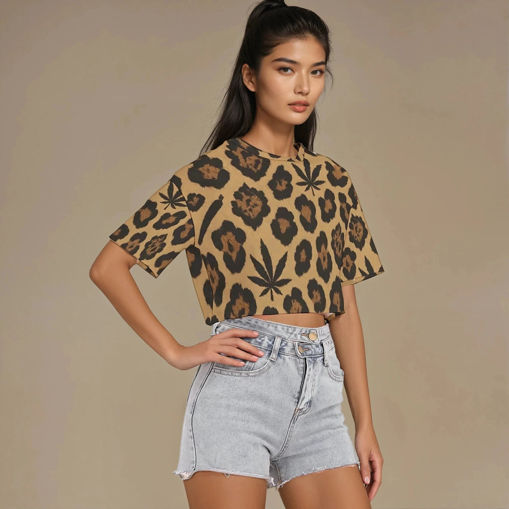 Leopard print cropped cotton t-shirt, hem detail close-up