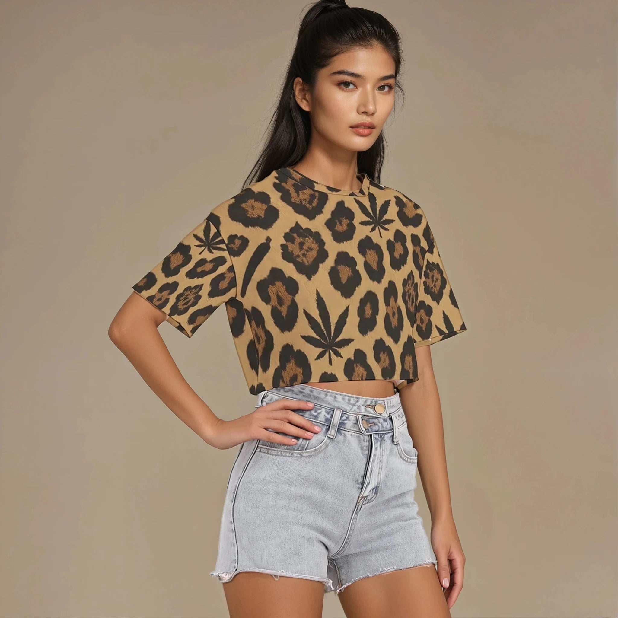 Leopard print cropped cotton t-shirt, hem detail close-up